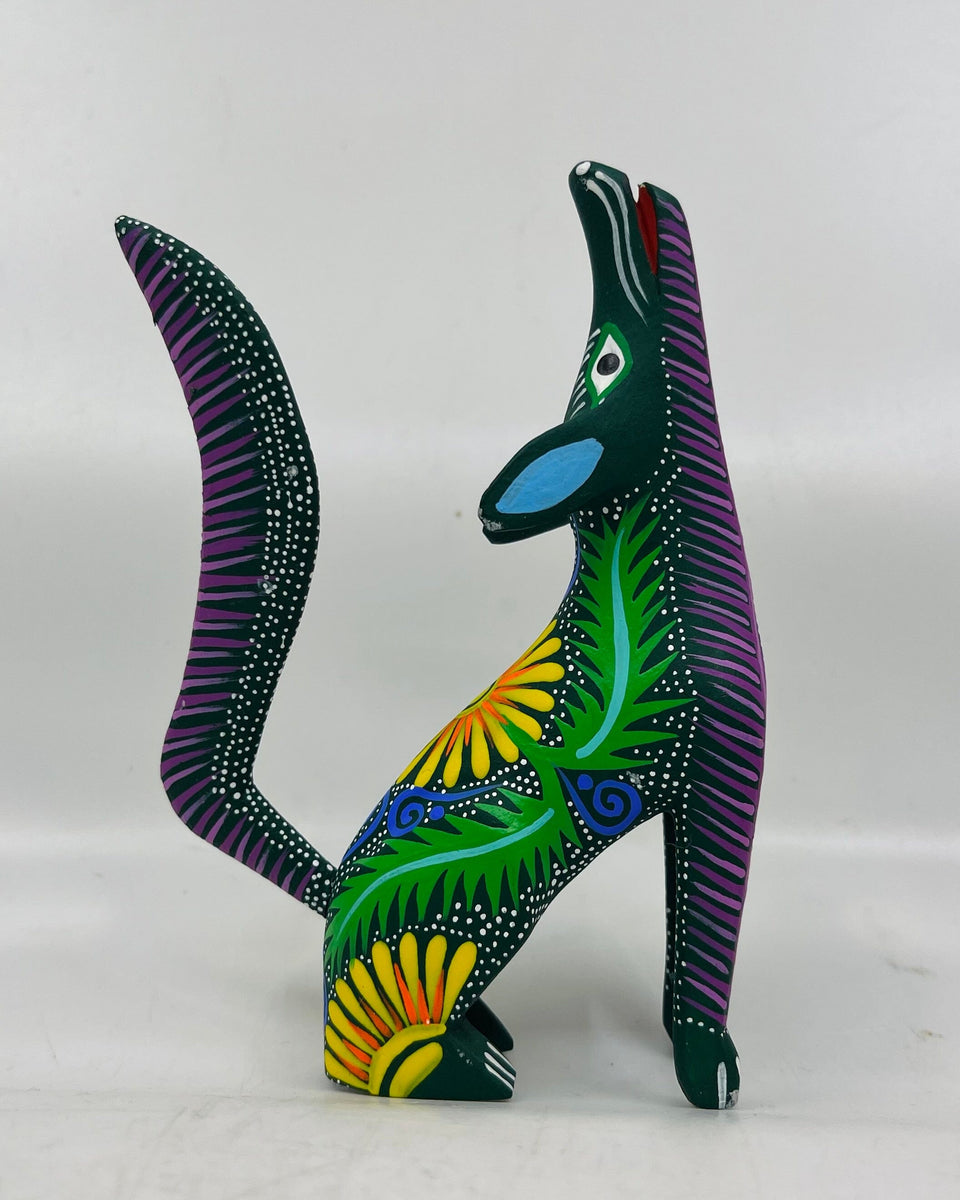 howling-contemporary-coyote-