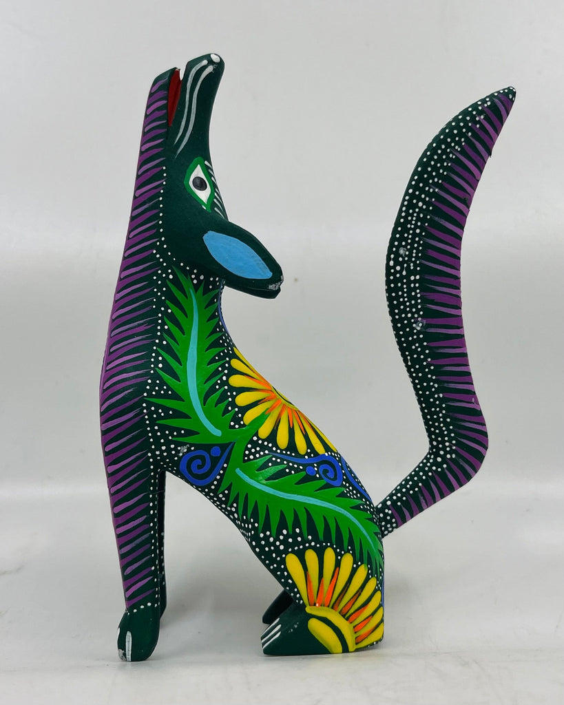 howling-contemporary-coyote-