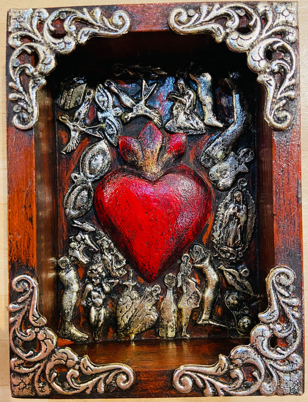 ヴィンテージ 刺繍 アート 額 飾り布 中南米 南米 メキシコ フォークアート sacred-heart-nicho-4-x-6-