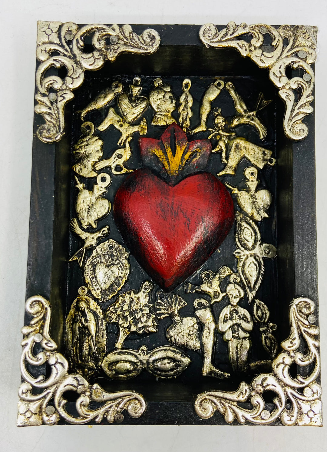 sacred-heart-nicho-milagros-
