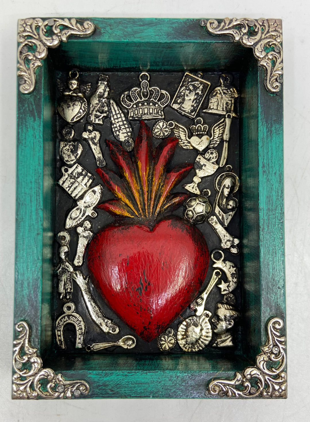 sacred-heart-nicho-milagros-
